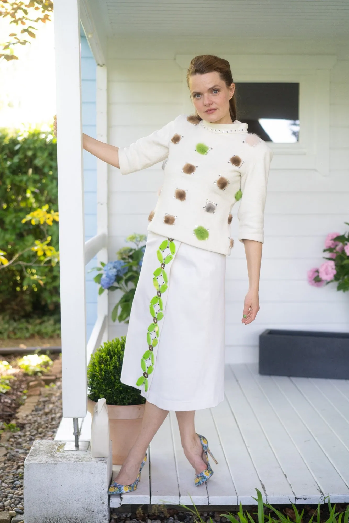 67-4 Tailored sweater with embroidery / embellishments