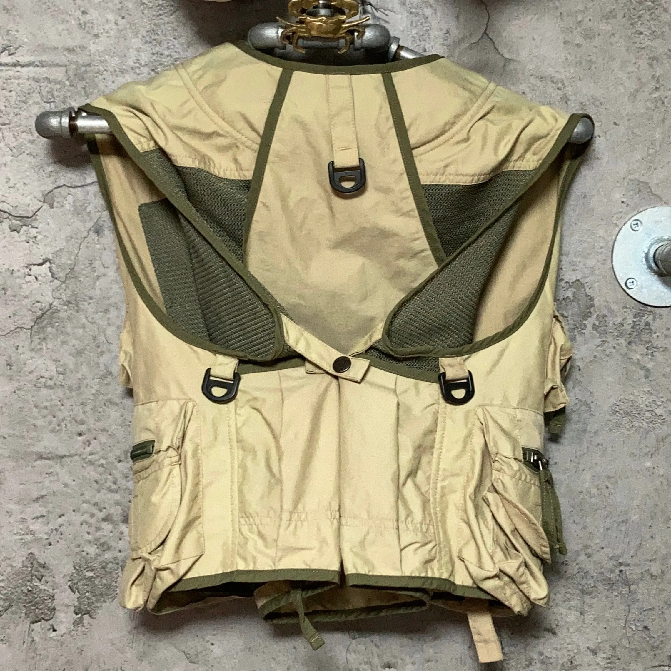fishing / outdoor vest beige green khaki