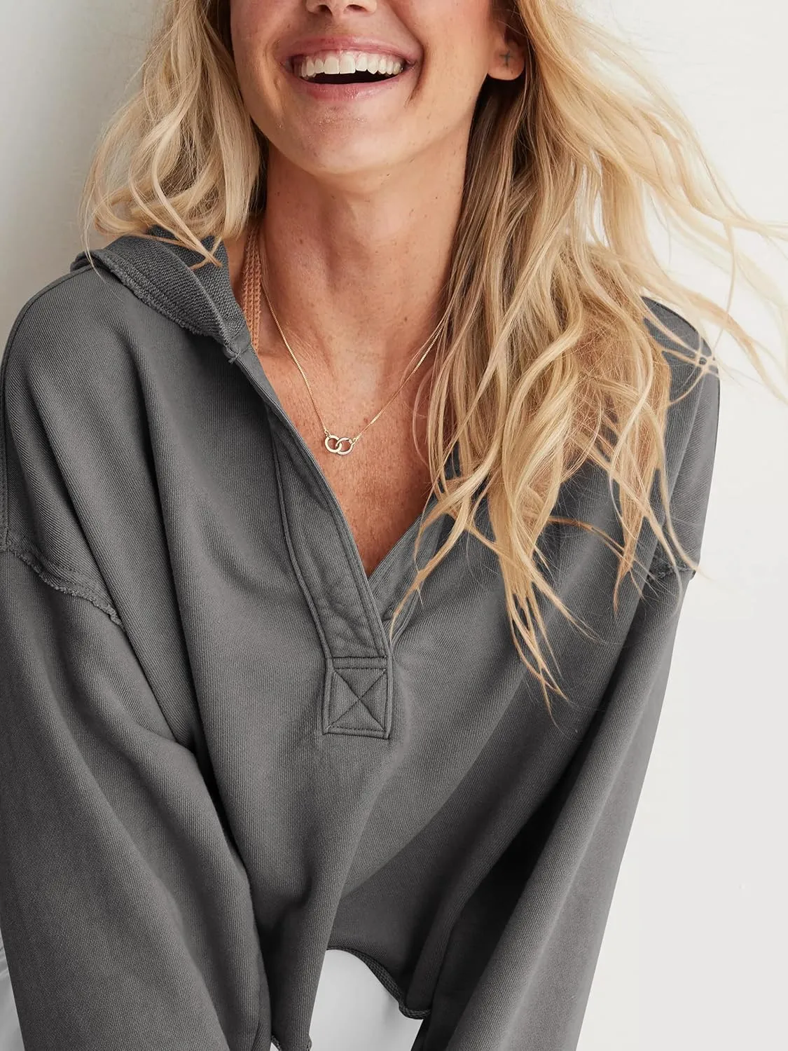 Women's Cropped Pullover Hoodie Long Sleeve Loose Fit Solid Color Y2K Fashion Sweatshirt for Winter and Fall