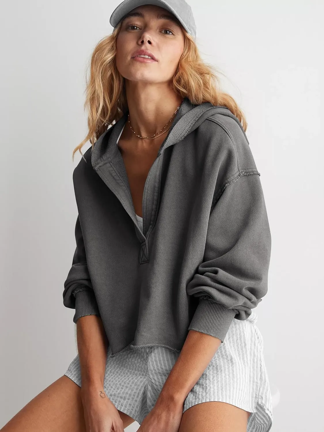 Women's Cropped Pullover Hoodie Long Sleeve Loose Fit Solid Color Y2K Fashion Sweatshirt for Winter and Fall